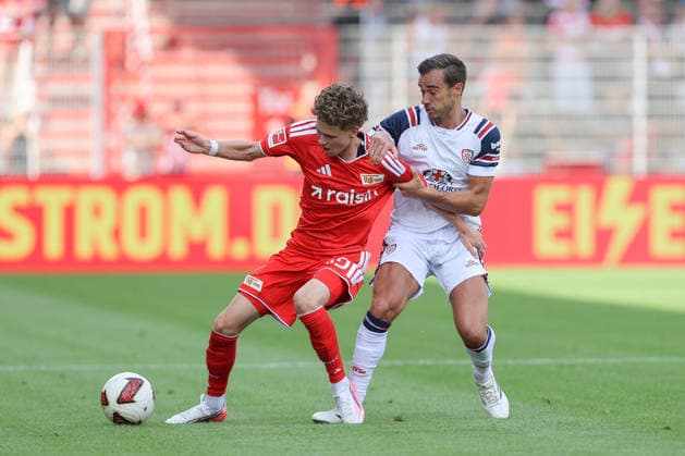 02.08.2026, xtgx, Fussball, Testspiel, 1. FC Union Berlin - Cagliari Calcio v.l. Linus GoÂ¼ther (Union Berlin, 49) Harry Billy Winks (Cagliari, 2) Zweikampf, Duell, Kampf, tackle (DFL DFB REGULATIONS PROHIBIT ANY USE OF PHOTOGRAPHS as IMAGE SEQUENCES and or QUASI-VIDEO) Berlin *** August 2, 2026, xtgx, Soccer, Friendly Match, 1. FC Union Berlin vs. Cagliari Calcio, Linus Göuther, Union Berlin, 49 Harry Billy Winks, Cagliari, 2 Tackle, Duel, Battle, DFL DFB REGULATIONS PROHIBIT ANY USE OF PHOTOGRAPHS AS IMAGE SEQUENCES AND OR QUASI-VIDEO, Berlin