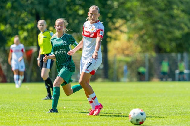 Testspiel: VfB Stuttgart vs. SpVgg Greuther Fürth; 02.08.2026 Stuttgart, GERMANY - 02. August 2026: Dafina Redzepi (VfB Stuttgart, 7) im Zweikampf während dem Testspiel zwischen dem VfB Stuttgart und dem SpVgg Greuther Fürth auf dem Sportgelände des Clubzentrum des VfB Stuttgart. *** Friendly Match: VfB Stuttgart vs. SpVgg Greuther Fürth, August 2, 2026, Stuttgart, GERMANY August 2, 2026 Dafina Redzepi of VfB Stuttgart, No. 7, in a tackle during the friendly match between VfB Stuttgart and SpVgg Greuther Fürth at the sports complex of the VfB Stuttgart Club Center Copyright: xBEAUTIFULxSPORTS Steinx