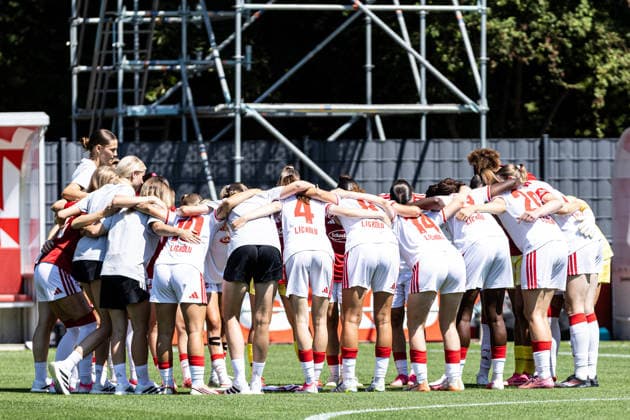 2.Frauen-Bundesliga: FC Köln Frauen II - SC Sand; 02.08.2026 1. FC Köln Frauen im Teamkreis bis zum Spielbeginn. 2.Frauen-Bundesliga: FC Köln Frauen II - SC Sand; Geißbockheim, Köln; 02.08.2026 DFL regulations prohibit any use of photographs as image sequences and or quasi video. *** Women s Bundesliga 2: FC Köln Women II vs. SC Sand, August 2, 2026. 1. FC Köln Women in their pre-game huddle before kickoff. Women s Bundesliga 2: FC Köln Women II vs. SC Sand at Geißbockheim, Cologne August 2, 2026 DFL regulations prohibit any use of photographs as image sequences and or quasi-video Copyright: xBEAUTIFULxSPORTS Buriakovx