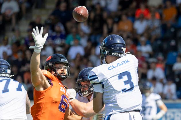 EFA - European Football Alliance: Frankfurt Galaxy - Nordic Storm, 02.08.2026 Thiadric Hansen (Frankfurt Galaxy 6) versucht den Wurf von Jadrian Clark (Nordic Storm 3) zu blocken, Frankfurt Galaxy - Nordic Storm, Frankfurt, PSD Bank Arena, 2.8.2026 *** EFA European Football Alliance: Frankfurt Galaxy vs. Nordic Storm, August 2, 2026. Thiadric Hansen of the Frankfurt Galaxy (No. 6) attempts to block a pass by Jadrian Clark of the Nordic Storm (No. 3). Frankfurt Galaxy vs. Nordic Storm, Frankfurt, PSD Bank Arena, August 2, 2026 Copyright: xBEAUTIFULxSPORTS Gawlikx