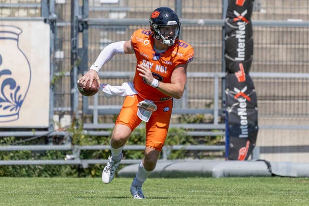 EFA - European Football Alliance: Frankfurt Galaxy - Nordic Storm, 02.08.2026 Zach Calzada (Frankfurt Galaxy 9) mit dem Ball, Freisteller, Portrait Porträt, Frankfurt Galaxy - Nordic Storm, Frankfurt, PSD Bank Arena, 2.8.2026 *** EFA European Football Alliance Frankfurt Galaxy Nordic Storm, August 2, 2026 Zach Calzada Frankfurt Galaxy 9 with the ball, cutout, portrait, Frankfurt Galaxy Nordic Storm, Frankfurt, PSD Bank Arena, August 2, 2026 Copyright: xBEAUTIFULxSPORTS Gawlikx