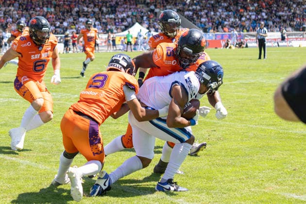 EFA - European Football Alliance: Frankfurt Galaxy - Nordic Storm, 02.08.2026 Jaylen Clay (Frankfurt Galaxy 3) & Chris Mulumba (Frankfurt Galaxy 16) bringen Edvin Almeida (Nordic Storm 5) zu Biden, Frankfurt Galaxy - Nordic Storm, Frankfurt, PSD Bank Arena, 2.8.2026 *** EFA European Football Alliance: Frankfurt Galaxy vs. Nordic Storm, August 2, 2026; Jaylen Clay (Frankfurt Galaxy) 3, Chris Mulumba (Frankfurt Galaxy) 16, Edvin Almeida (Nordic Storm) 5; Frankfurt Galaxy vs. Nordic Storm, Frankfurt, PSD Bank Arena, August 2, 2026 Copyright: xBEAUTIFULxSPORTS Gawlikx