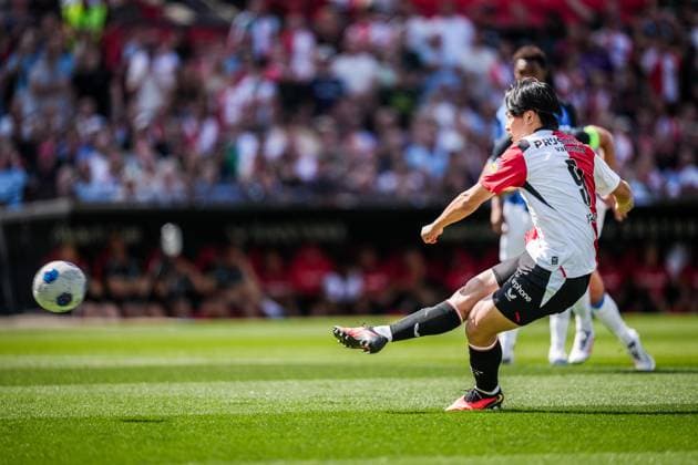 ROTTERDAM , 02-08-2026 , Stadium Feijenoord de Kuip , season 2026 2027 , Dutch preseason football , Friendly match between Feyenoord and Atalanta Bergamo (Kuip Cup) , picture shows Feyenoord player Ayase Ueda scores the 1-0 Feyenoord - Atalanta (friendly)  x205403919x Copyright: