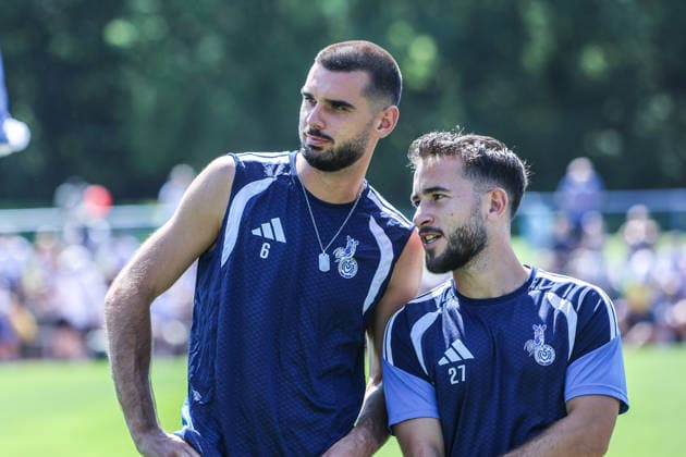 Fussball, 3.Liga Saison 2026 2027 schauinsland reisen Familientag beimMSV Duisburg 02.08.2026, Trainingsgelände MSV Duisburg Rasim Bulic (MSV Duisburg, 6) Can Coskun (MSV Duisburg, 27) Duisburg Trainingsgelände MSV Duisburg Nordrhein-Westfalen Deutschland *** Sports, Soccer, 3rd Division 2026–2027 Season, Schauinsland Travel, Family Day at MSV Duisburg, August 2, 2026, MSV Duisburg Training Facility, Rasim Bulic (MSV Duisburg), 6 Can Coskun (MSV Duisburg), 27 Duisburg, MSV Duisburg Training Facility, North Rhine-Westphalia, Germany