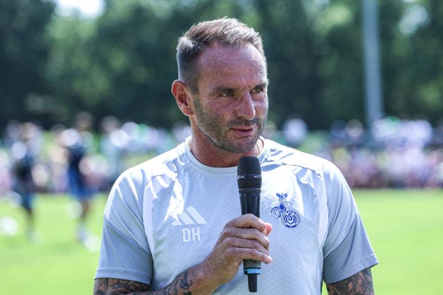 Fussball, 3.Liga Saison 2026 2027 schauinsland reisen Familientag beimMSV Duisburg 02.08.2026, Trainingsgelände MSV Duisburg Dietmar Hirsch (Cheftrainer, MSV Duisburg) Duisburg Trainingsgelände MSV Duisburg Nordrhein-Westfalen Deutschland *** Sports, Soccer, 3rd Division 2026–2027 Season, Schauinsland Travel, Family Day at MSV Duisburg, August 2, 2026, MSV Duisburg Training Facility, Dietmar Hirsch, Head Coach, MSV Duisburg, Duisburg, MSV Duisburg Training Facility, North Rhine-Westphalia, Germany