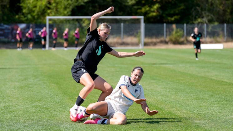 v.li.: Melina Reuter (Viktoria, 7), Madita Röhrl (TSG II, 8), Zweikampf, Spielszene, Duell, duel, tackle, tackling, Dynamik, Action, Aktion, 02.08.2026, St. Leon-Rot (Deutschland), Fussball, 2. Frauen-Bundesliga, TSG 1899 Hoffenheim U20 - FC Viktoria Berlin, DFB DFL REGULATIONS PROHIBIT ANY USE OF PHOTOGRAPHS AS IMAGE SEQUENCES AND OR QUASI-VIDEO. *** From left: Melina Reuter (Viktoria), 7, Madita Röhrl (TSG II), 8, tackle, game scene, duel, tackle, tackling, dynamism, action, 02 08 2026, St. Leon-Rot, Germany, soccer, Women’s Bundesliga 2, TSG 1899 Hoffenheim U20 vs. FC Viktoria Berlin, DFB and DFL regulations prohibit any use of photographs as image sequences and or quasi-video xozx
