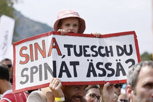 Sport Bilder des Tages 02.08.2026, Monteceneri, Monte Ceneri, 2026 UEC MTB European Championship, EM, Europameisterschaft XCO Women Elite s Final (cross country olympic) asking Sina Frei 4 (SUI) for tips Monteceneri Monte Ceneri Ticino Switzerland *** August 2, 2026, Monteceneri, Monte Ceneri, 2026 UEC MTB European Championship XCO Women s Elite Final, cross-country Olympic course; asking Sina Frei (4 SUI) for tips; Monteceneri, Monte Ceneri, Ticino, Switzerland Copyright: xJustPictures.ch FrancescoxMinghettix jp-en-FrMi-_NG_2047
