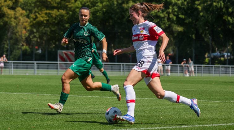 2026.08.02, Deutschland, Stuttgart, Fußball VfB Stuttgart Frauen vs. Spvgg Greuther Fürth, v.l. Annika Fend (Fürth), Reena Wichmann (VfB) *** August 2, 2026, Germany, Stuttgart, Soccer: VfB Stuttgart Women vs. Spvgg Greuther Fürth; from left: Annika Fend (Fürth), Reena Wichmann (VfB)