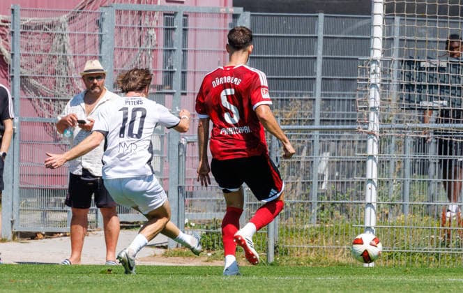 02.08.2026 - Fussball - Saison 2026 2027 - Testspiel Freundschaftsspiel Vorbereitungsspiel: 1. FC Nürnberg Nuernberg FCN ( Club ) - FSV Frankfurt - Sportfoto Zink DaMa - xdaxmax - Tor Treffer Torschuß zum 0:1 - Torschütze Cas Peters (10, FSV Frankfurt ) *** August 2, 2026 Soccer Season 2026–2027 Exhibition Match Friendly Match Preseason Match 1. FC Nürnberg Nuremberg FCN Club FSV Frankfurt Sports Photo Zink DaMa xdaxmax Goal Shot on Goal for 0–1 Goal Scorer Cas Peters 10, FSV Frankfurt