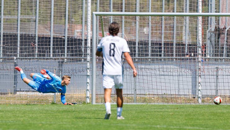 02.08.2026 - Fussball - Saison 2026 2027 - Testspiel Freundschaftsspiel Vorbereitungsspiel: 1. FC Nürnberg Nuernberg FCN ( Club ) - FSV Frankfurt - Sportfoto Zink DaMa - xdaxmax - Tor Treffer Torschuß zum 0:1 - Torschütze Cas Peters (10, FSV Frankfurt ) gg Jan Reichert (1, 1. FC Nürnberg FCN ) *** August 2, 2026 Soccer Season 2026–2027 Exhibition Match Friendly Match Preseason Match 1. FC Nürnberg Nuremberg FCN Club FSV Frankfurt Sports Photo Zink DaMa xdaxmax Goal Shot on Goal for 0–1 Goal Scorer Cas Peters 10, FSV Frankfurt vs. Jan Reichert 1, 1 FC Nuremberg FCN