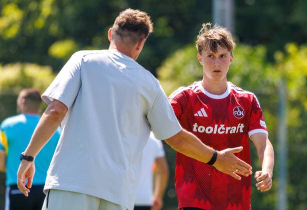 02.08.2026 - Fussball - Saison 2026 2027 - Testspiel Freundschaftsspiel Vorbereitungsspiel: 1. FC Nürnberg Nuernberg FCN ( Club ) - FSV Frankfurt - Sportfoto Zink DaMa - xdaxmax - Miroslav Miro Klose ( Trainer 1. FC Nürnberg FCN ) Marko Soldic (16, 1. FC Nürnberg FCN ) klatschen ab *** August 2, 2026 Soccer Season 2026–2027 Exhibition Match Friendly Match Preseason Match 1. FC Nürnberg Nuremberg FCN Club FSV Frankfurt Sports Photo Zink DaMa xdaxmax Miroslav Miro Klose Coach 1. FC Nürnberg FCN Marko Soldic 16, 1 FC Nuremberg FCN high-fiving
