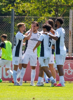 02.08.2026 - Fussball - Saison 2026 2027 - Testspiel Freundschaftsspiel Vorbereitungsspiel: 1. FC Nürnberg Nuernberg FCN ( Club ) - FSV Frankfurt - Sportfoto Zink DaMa - xdaxmax - Jubel Freude Torjubel nach Tor zum 0:3 - George Daniel Iorga (7, FSV Frankfurt ) und Mannschaft Team jubelt freut sich - Torschütze: George Daniel Iorga (7, FSV Frankfurt ) *** August 2, 2026 Soccer Season 2026–2027 Exhibition Match Friendly Match Preseason Match 1. FC Nürnberg Nuremberg FCN Club FSV Frankfurt Sports Photo Zink DaMa xdaxmax Celebration Joy Goal Celebration after the 0–3 Goal George Daniel Iorga 7, FSV Frankfurt and the team celebrate, goal scorer George Daniel Iorga 7, FSV Frankfurt