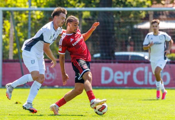 02.08.2026 - Fussball - Saison 2026 2027 - Testspiel Freundschaftsspiel Vorbereitungsspiel: 1. FC Nürnberg Nuernberg FCN ( Club ) - FSV Frankfurt - Sportfoto Zink DaMa - xdaxmax - David Deger (21, FSV Frankfurt ) Rafael Lubach (18, 1. FC Nürnberg FCN ) *** August 2, 2026 Soccer Season 2026–2027 Exhibition Match Friendly Match Preseason Match 1 FC Nuremberg Nuremberg FCN Club FSV Frankfurt Sports Photo Zink DaMa xdaxmax David Deger 21, FSV Frankfurt Rafael Lubach 18, 1 FC Nuremberg FCN