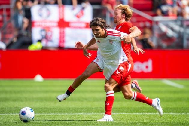 UTRECHT , 02-08-2026 , Stadium Galagenwaard , season 2026 2027 , Dutch Pre-season football , match between FC Utrecht and Sevilla , picture shows FC Utrecht player Dani de Wit Sevilla player Nico Guillen Utrecht - Sevilla (friendly)  x205404055x Copyright:
