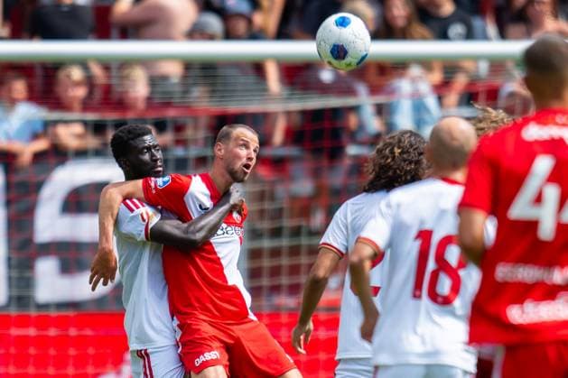 Sport Bilder des Tages UTRECHT , 02-08-2026 , Stadium Galagenwaard , season 2026 2027 , Dutch Pre-season football , match between FC Utrecht and Sevilla , picture shows FC Utrecht player David Min Sevilla player Arouna Sangante Utrecht - Sevilla (friendly)  x205404067x Copyright: