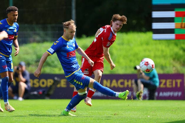 22 Leo Bera (FC Eintracht Norderstedt), 24 Mats Kaiser (SV Atlas Delmenhorst) Fußball I Herren I Regionalliga Nord I Saison 2026-2027 I 1. Spieltag I FC Eintracht Norderstedt - SV Atlas Delmenhorst I 02.08.2026 I Edmund-Plambeck-Stadion *** 22 Leo Bera, FC Eintracht Norderstedt, 24 Mats Kaiser SV Atlas Delmenhorst Men s Soccer I Regionalliga Nord I 2026–2027 Season I Matchday 1 I FC Eintracht Norderstedt vs. SV Atlas Delmenhorst I August 2, 2026 I Edmund Plambeck Stadium