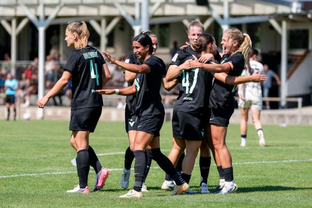 Spielerinnen vom FC Viktoria Berlin, jubeln über das Tor zum 1:3, Jubel, Torjubel, Torerfolg, celebrate the goal, goal, celebration, jubelt ueber das Tor, Freuen, Freude, freut sich, optimistisch, positiv, Spielszene, Highlight, Action, Aktion, 02.08.2026, St. Leon-Rot (Deutschland), Fussball, 2. Frauen-Bundesliga, TSG 1899 Hoffenheim U20 - FC Viktoria Berlin, DFB DFL REGULATIONS PROHIBIT ANY USE OF PHOTOGRAPHS AS IMAGE SEQUENCES AND OR QUASI-VIDEO. *** Players from FC Viktoria Berlin celebrate the goal that makes the score 1–3, Celebration, Goal Celebration, Goal Scored, Celebrating the Goal, Goal, Celebration, Celebrating the Goal, Rejoicing, Joy, Happy, Optimistic, Positive, Game Scene, Highlight, Action, 02 08 2026, St. Leon-Rot, Germany, soccer, Women’s Bundesliga 2, TSG 1899 Hoffenheim U20 vs. FC Viktoria Berlin, DFB and DFL regulations prohibit any use of photographs as image sequences and or quasi-video xozx