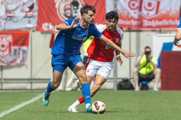 Regionalliga Nordost -Saison 26 27 Hallescher FC vs.FC Rot-Weiss Erfurt Halle, Deutschland 02.August 2026: Im Bild:v.li.Benjamin Dreca und Burim Halili (Halle) Halle Saale Leuna Chemie Stadion Sachsen-Anhalt Deutschland *** Regionalliga Northeast, Season 26–27: Hallescher FC vs. FC Rot Weiss Erfurt, Halle, Germany, August 2, 2026. Pictured from left: Benjamin Dreca and Burim Halili. Halle, Halle-Saale, Leuna Chemie Stadium, Saxony-Anhalt, Germany