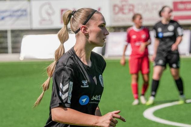 Frauenfussball in Essen ** NUR FÜR REDAKTIONELLE ZWECKE ** EDITORIAL USE ONLY **<p>Janina Callenberg vom ETB Schwarz-Weiß Essen im Spiel gegen den SV Fortuna Bottrop Frauen. Das Testspiel, ETB Schwarz-Weiß Essen gegen die SV Fortuna Bottrop Frauen, am 02.08. 2026 im Stadion Uhlenkrug, Am Uhlenkrug 40 endete 5:2. Michael Gohl FUNKE Foto Services< p> Deutschland Nordrhein-Westfalen Essen Copyright: MichaelxGohl *** Women s Soccer in Essen ** FOR EDITORIAL USE ONLY ** EDITORIAL USE ONLY ** p Janina Callenberg of ETB Schwarz Weiß Essen in the match against SV Fortuna Bottrop Women. The friendly match between ETB Schwarz Weiß Essen and SV Fortuna Bottrop Women took place on August 2, 2026, at Uhlenkrug Stadium, Am Uhlenkrug 40, ended 5–2. Michael Gohl, FUNKE Photo Services. p Sports, Germany, North Rhine-Westphalia, Essen. Copyright MichaelxGohl Copyright: MichaelxGohl doc86zgnmeo768o3am2g2l ,EDITORIAL USE ONLY