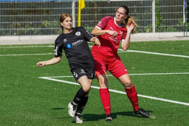 Frauenfussball in Essen ** NUR FÜR REDAKTIONELLE ZWECKE ** EDITORIAL USE ONLY **<p>Kimberly Oertgen vom ETB Schwarz-Weiß Essen im Spiel gegen Melanie Timp vom SV Fortuna Bottrop Frauen. Das Testspiel, ETB Schwarz-Weiß Essen gegen die SV Fortuna Bottrop Frauen, am 02.08. 2026 im Stadion Uhlenkrug, Am Uhlenkrug 40 endete 5:2. Michael Gohl FUNKE Foto Services< p> Deutschland Nordrhein-Westfalen Essen Copyright: MichaelxGohl *** Women s Soccer in Essen ** FOR EDITORIAL USE ONLY ** EDITORIAL USE ONLY ** p Kimberly Oertgen of ETB Schwarz Weiß Essen in action against Melanie Timp of SV Fortuna Bottrop Women. The friendly match between ETB Schwarz Weiß Essen and SV Fortuna Bottrop Women took place on August 2, 2026, at Uhlenkrug Stadium, Am Uhlenkrug 40, ended 5–2. Michael Gohl, FUNKE Photo Services. p Sports, Germany, North Rhine-Westphalia, Essen. Copyright MichaelxGohl Copyright: MichaelxGohl doc86zgnh3g9h478eu0i0g ,EDITORIAL USE ONLY