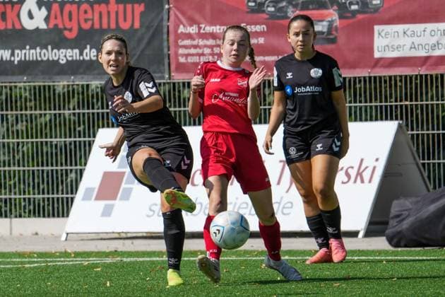 Frauenfussball in Essen ** NUR FÜR REDAKTIONELLE ZWECKE ** EDITORIAL USE ONLY **<p>Melissa Alina Martin vom ETB Schwarz-Weiß Essen im Spiel gegen die SV Fortuna Bottrop Frauen. Das Testspiel, ETB Schwarz-Weiß Essen gegen die SV Fortuna Bottrop Frauen, am 02.08. 2026 im Stadion Uhlenkrug, Am Uhlenkrug 40 endete 5:2. Michael Gohl FUNKE Foto Services< p> Deutschland Nordrhein-Westfalen Essen Copyright: MichaelxGohl *** Women s Soccer in Essen ** FOR EDITORIAL USE ONLY ** EDITORIAL USE ONLY ** p Melissa Alina Martin of ETB Schwarz Weiß Essen in the match against SV Fortuna Bottrop Women. The friendly match between ETB Schwarz Weiß Essen and SV Fortuna Bottrop Women took place on August 2, 2026, at Uhlenkrug Stadium, Am Uhlenkrug 40, ended 5–2. Michael Gohl, FUNKE Photo Services. p Sports, Germany, North Rhine-Westphalia, Essen. Copyright MichaelxGohl Copyright: MichaelxGohl doc86zgnhh5oj711rigtbsa ,EDITORIAL USE ONLY