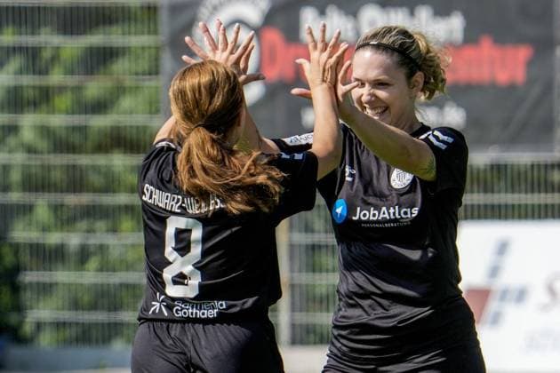 Frauenfussball in Essen ** NUR FÜR REDAKTIONELLE ZWECKE ** EDITORIAL USE ONLY **<p>Kimberly Oertgen und Melissa Alina Martin vom ETB Schwarz-Weiß Essen im Spiel gegen die SV Fortuna Bottrop Frauen. Das Testspiel, ETB Schwarz-Weiß Essen gegen die SV Fortuna Bottrop Frauen, am 02.08. 2026 im Stadion Uhlenkrug, Am Uhlenkrug 40 endete 5:2. Michael Gohl FUNKE Foto Services< p> Deutschland Nordrhein-Westfalen Essen Copyright: MichaelxGohl *** Women s Soccer in Essen ** FOR EDITORIAL USE ONLY ** EDITORIAL USE ONLY ** p Kimberly Oertgen and Melissa Alina Martin of ETB Schwarz Weiß Essen in the match against SV Fortuna Bottrop Women. The friendly match between ETB Schwarz Weiß Essen and SV Fortuna Bottrop Women took place on August 2, 2026, at Uhlenkrug Stadium, Am Uhlenkrug 40, ended 5–2. Michael Gohl, FUNKE Photo Services. p Sports, Germany, North Rhine-Westphalia, Essen. Copyright MichaelxGohl Copyright: MichaelxGohl doc86zgnj6bvljm2xsggcx ,EDITORIAL USE ONLY