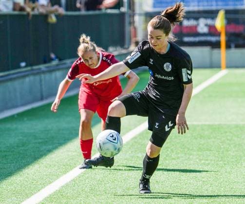Frauenfussball in Essen ** NUR FÜR REDAKTIONELLE ZWECKE ** EDITORIAL USE ONLY **<p>Selina Grimm vom ETB Schwarz-Weiß Essen im Spiel gegen den SV Fortuna Bottrop Frauen. Das Testspiel, ETB Schwarz-Weiß Essen gegen die SV Fortuna Bottrop Frauen, am 02.08. 2026 im Stadion Uhlenkrug, Am Uhlenkrug 40 endete 5:2. Michael Gohl FUNKE Foto Services< p> Deutschland Nordrhein-Westfalen Essen Copyright: MichaelxGohl *** Women s Soccer in Essen ** FOR EDITORIAL USE ONLY ** EDITORIAL USE ONLY ** p Selina Grimm of ETB Schwarz Weiß Essen in the match against SV Fortuna Bottrop Women. The friendly match between ETB Schwarz Weiß Essen and SV Fortuna Bottrop Women took place on August 2, 2026, at Uhlenkrug Stadium, Am Uhlenkrug 40, ended 5–2. Michael Gohl, FUNKE Photo Services p Sports Germany North Rhine-Westphalia Essen. Copyright MichaelxGohl Copyright: MichaelxGohl doc86zgnjk2ebt2bkh4fzo ,EDITORIAL USE ONLY