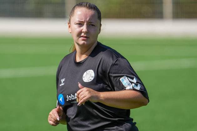 Frauenfussball in Essen ** NUR FÜR REDAKTIONELLE ZWECKE ** EDITORIAL USE ONLY **<p>Annalena Jahr vom ETB Schwarz-Weiß Essen im Spiel gegen den SV Fortuna Bottrop Frauen. Das Testspiel, ETB Schwarz-Weiß Essen gegen die SV Fortuna Bottrop Frauen, am 02.08. 2026 im Stadion Uhlenkrug, Am Uhlenkrug 40 endete 5:2. Michael Gohl FUNKE Foto Services< p> Deutschland Nordrhein-Westfalen Essen Copyright: MichaelxGohl *** Women s Soccer in Essen ** FOR EDITORIAL USE ONLY ** EDITORIAL USE ONLY ** p Annalena Jahr of ETB Schwarz Weiß Essen in the match against SV Fortuna Bottrop Women. The friendly match between ETB Schwarz Weiß Essen and SV Fortuna Bottrop Women took place on August 2, 2026, at Uhlenkrug Stadium, Am Uhlenkrug 40, ended 5–2. Michael Gohl, FUNKE Photo Services p Sports, Germany, North Rhine-Westphalia, Essen. Copyright MichaelxGohl Copyright: MichaelxGohl doc86zgnjq9mo41brrlhgso ,EDITORIAL USE ONLY