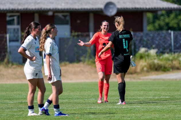 v.li.: Hannah Etzold (Torhüterin, Torwart, Viktoria, 31), Toma Ihlenburg (Viktoria, 4), Spielerinnen vom FC Viktoria Berlin, Jubel nach dem Schlusspfiff, Freude über den Sieg, Sieger, Gewinner, jubelt, jubeln, fröhlich, positiv, freut sich, freuen, optimistisch, Highlight, Action, Aktion, 02.08.2026, St. Leon-Rot (Deutschland), Fussball, 2. Frauen-Bundesliga, TSG 1899 Hoffenheim U20 - FC Viktoria Berlin, DFB DFL REGULATIONS PROHIBIT ANY USE OF PHOTOGRAPHS AS IMAGE SEQUENCES AND OR QUASI-VIDEO. *** From left: Hannah Etzold, goalkeeper, Viktoria, 31; Toma Ihlenburg, Viktoria, 4; players from FC Viktoria Berlin, Celebration after the final whistle, joy over the victory, winners, celebrating, cheerful, positive, happy, optimistic, highlight, action, August 2, 2026, St. Leon-Rot, Germany, soccer, Women’s Bundesliga 2, TSG 1899 Hoffenheim U20 vs. FC Viktoria Berlin, DFB and DFL regulations prohibit any use of photographs as image sequences and or quasi-video xozx