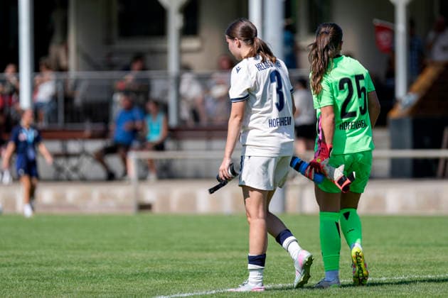 v.li.: Marlen Helmstetter (TSG II, 3), Romy Bräutigam (Torwart, Torhüterin, TSG II, 25), Spielerinnen der TSG 1899 Hoffenheim II (U20), enttäuscht über die Niederlage, Enttäuschung nach dem Schlusspfiff, Highlight, Verlierer, verloren, Frustration, disappointed, pessimistisch, 02.08.2026, St. Leon-Rot (Deutschland), Fussball, 2. Frauen-Bundesliga, TSG 1899 Hoffenheim U20 - FC Viktoria Berlin, DFB DFL REGULATIONS PROHIBIT ANY USE OF PHOTOGRAPHS AS IMAGE SEQUENCES AND OR QUASI-VIDEO. *** From left: Marlen Helmstetter (TSG II), 3, Romy Bräutigam (goalkeeper), TSG II, 25, players from TSG 1899 Hoffenheim II U20, disappointed by the loss, disappointment after the final whistle, highlight, losers, lost, frustration, disappointed, pessimistic, August 2, 2026, St. Leon-Rot, Germany, soccer, Women’s Bundesliga 2, TSG 1899 Hoffenheim U20 vs. FC Viktoria Berlin, DFB and DFL regulations prohibit any use of photographs as image sequences and or quasi-video xozx