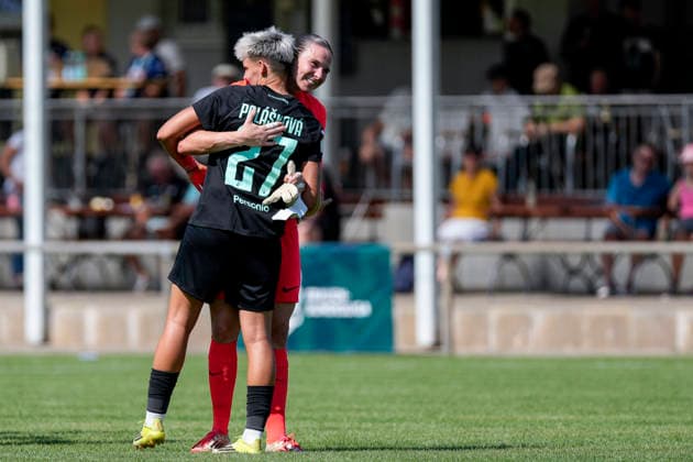 v.li.: Aneta Polaskova (Viktoria, 27), Hannah Etzold (Torhüterin, Torwart, Viktoria, 31), Spielerinnen vom FC Viktoria Berlin, Jubel nach dem Schlusspfiff, Freude über den Sieg, Sieger, Gewinner, jubelt, jubeln, fröhlich, positiv, freut sich, freuen, optimistisch, Highlight, Action, Aktion, 02.08.2026, St. Leon-Rot (Deutschland), Fussball, 2. Frauen-Bundesliga, TSG 1899 Hoffenheim U20 - FC Viktoria Berlin, DFB DFL REGULATIONS PROHIBIT ANY USE OF PHOTOGRAPHS AS IMAGE SEQUENCES AND OR QUASI-VIDEO. *** From left: Aneta Polaskova, Viktoria, 27; Hannah Etzold, goalkeeper, Viktoria, 31; players from FC Viktoria Berlin, Celebration after the final whistle, joy over the victory, winners, celebrating, cheerful, positive, happy, optimistic, highlight, action, August 2, 2026, St. Leon-Rot, Germany, soccer, Women’s Bundesliga 2, TSG 1899 Hoffenheim U20 vs. FC Viktoria Berlin, DFB and DFL regulations prohibit any use of photographs as image sequences and or quasi-video xozx
