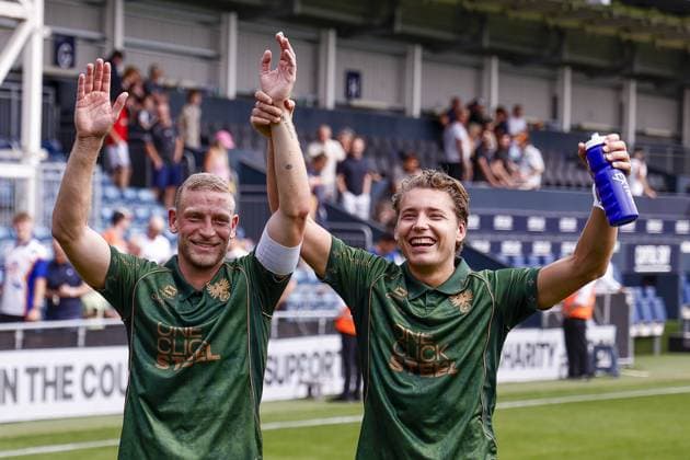 LUTON , 02-08-2026 , Kenilworth Road , season 2026 2027 , Dutch Pre-season football . friendly match between Luton Town and Go Ahead Eagles, GA Eagles player Joris Kramer celebrates his birthday with GA Eagles player Evert Linthorst Luton Town - Go Ahead Eagles (friendly)  x205405058x Copyright:
