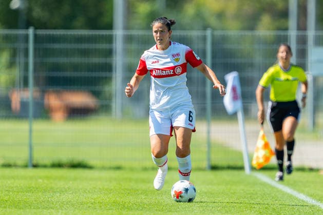 Testspiel: VfB Stuttgart vs. SpVgg Greuther Fürth; 02.08.2026 Stuttgart, GERMANY - 02. August 2026: Chantal Hagel (VfB Stuttgart, 6) während dem Testspiel zwischen dem VfB Stuttgart und dem SpVgg Greuther Fürth auf dem Sportgelände des Clubzentrum des VfB Stuttgart. *** Friendly Match: VfB Stuttgart vs. SpVgg Greuther Fürth, August 2, 2026, Stuttgart, GERMANY August 2, 2026 Chantal Hagel VfB Stuttgart, 6 during the friendly match between VfB Stuttgart and SpVgg Greuther Fürth at the sports complex of the VfB Stuttgart Club Center Copyright: xBEAUTIFULxSPORTS Steinx