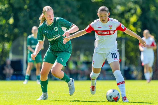 Testspiel: VfB Stuttgart vs. SpVgg Greuther Fürth; 02.08.2026 Stuttgart, GERMANY - 02. August 2026: Haruka Osawa (VfB Stuttgart, 10) im Zweikampf während dem Testspiel zwischen dem VfB Stuttgart und dem SpVgg Greuther Fürth auf dem Sportgelände des Clubzentrum des VfB Stuttgart. *** Friendly Match: VfB Stuttgart vs. SpVgg Greuther Fürth, August 2, 2026, Stuttgart, GERMANY August 2, 2026 Haruka Osawa VfB Stuttgart, No. 10 in a tackle during the friendly match between VfB Stuttgart and SpVgg Greuther Fürth at the sports complex of the VfB Stuttgart Club Center Copyright: xBEAUTIFULxSPORTS Steinx