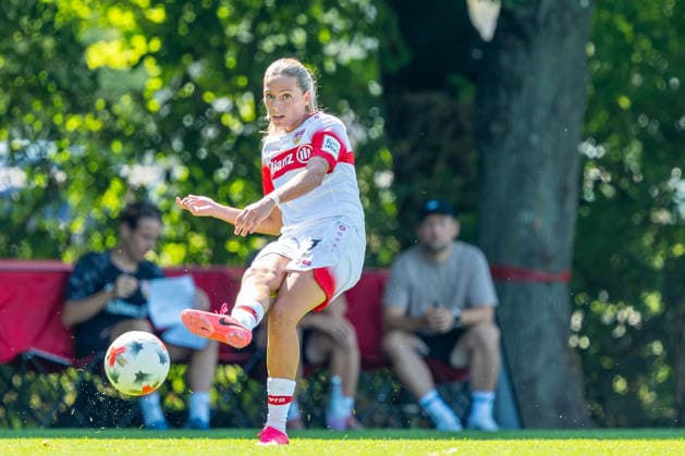 Testspiel: VfB Stuttgart vs. SpVgg Greuther Fürth; 02.08.2026 Stuttgart, GERMANY - 02. August 2026: Dafina Redzepi (VfB Stuttgart, 7) während dem Testspiel zwischen dem VfB Stuttgart und dem SpVgg Greuther Fürth auf dem Sportgelände des Clubzentrum des VfB Stuttgart. *** Friendly Match: VfB Stuttgart vs. SpVgg Greuther Fürth, August 2, 2026, Stuttgart, GERMANY August 2, 2026 Dafina Redzepi VfB Stuttgart, 7 during the friendly match between VfB Stuttgart and SpVgg Greuther Fürth at the sports complex of the VfB Stuttgart Club Center Copyright: xBEAUTIFULxSPORTS Steinx