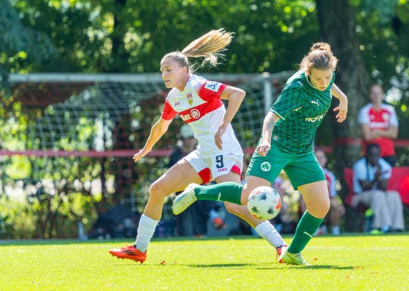 Testspiel: VfB Stuttgart vs. SpVgg Greuther Fürth; 02.08.2026 Stuttgart, GERMANY - 02. August 2026: Julia Glaser (VfB Stuttgart, 9) im Zweikampf während dem Testspiel zwischen dem VfB Stuttgart und dem SpVgg Greuther Fürth auf dem Sportgelände des Clubzentrum des VfB Stuttgart. *** Friendly Match: VfB Stuttgart vs. SpVgg Greuther Fürth, August 2, 2026, Stuttgart, GERMANY August 2, 2026 Julia Glaser VfB Stuttgart, No. 9 in a tackle during the friendly match between VfB Stuttgart and SpVgg Greuther Fürth at the sports complex of the VfB Stuttgart Club Center Copyright: xBEAUTIFULxSPORTS Steinx