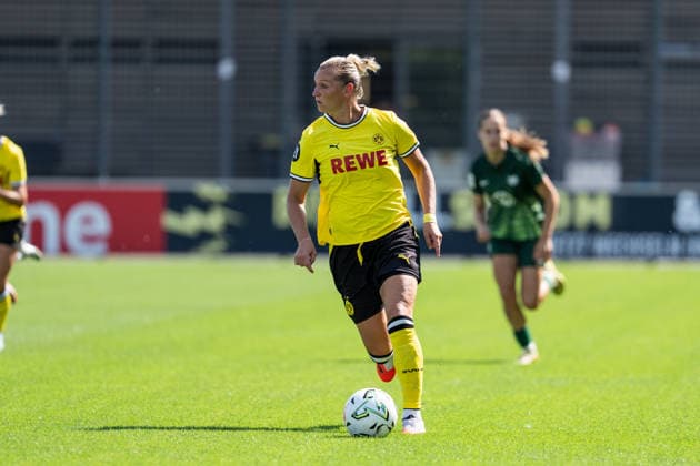 02.08.2026, GER Deutschland, Fussball, Saison 2026 2027, Testspiel zwischen Borussia Dortmund Frauen vs VfL Wolfburg II Alexandra Popp (Borussia Dortmund Frauen, 11) Einzelaktion; Ganzkörper Ganzkoerper ; Ball am Fuss; Dortmund BVB-Trainingsgelände Hohenbuschei Nordrhein Westfalen Deutschland *** August 2, 2026, GER Germany, Soccer, 2026–2027 season, Friendly match between Borussia Dortmund Women and VfL Wolfsburg II; Alexandra Popp, Borussia Dortmund Women, 11 individual moves, full-body, ball at her feet, Dortmund BVB training facility, Hohenbuschei, North Rhine-Westphalia, Germany Copyright: xnordphotoxGmbHx xSchulzex