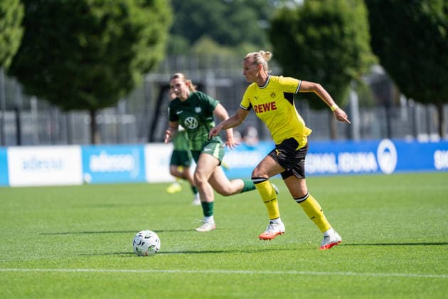 02.08.2026, GER Deutschland, Fussball, Saison 2026 2027, Testspiel zwischen Borussia Dortmund Frauen vs VfL Wolfburg II Alexandra Popp (Borussia Dortmund Frauen, 11) Einzelaktion; Ganzkörper Ganzkoerper ; Ball am Fuss; Dortmund BVB-Trainingsgelände Hohenbuschei Nordrhein Westfalen Deutschland *** August 2, 2026, GER Germany, Soccer, 2026–2027 season, Friendly match between Borussia Dortmund Women and VfL Wolfsburg II; Alexandra Popp, Borussia Dortmund Women, 11 individual moves, full body, ball at her feet, Dortmund BVB training facility, Hohenbuschei, North Rhine-Westphalia, Germany Copyright: xnordphotoxGmbHx xSchulzex