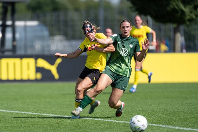 02.08.2026, GER Deutschland, Fussball, Saison 2026 2027, Testspiel zwischen Borussia Dortmund Frauen vs VfL Wolfburg II Ramona Maier (Borussia Dortmund Frauen, 7) im Zweikampf Dortmund BVB-Trainingsgelände Hohenbuschei Nordrhein Westfalen Deutschland *** August 2, 2026, GER Germany, Soccer, 2026–2027 Season, Friendly Match between Borussia Dortmund Women and VfL Wolfsburg II; Ramona Maier, Borussia Dortmund Women, No. 7 in a tackle; Dortmund BVB Training Facility, Hohenbuschei, North Rhine-Westphalia, Germany Copyright: xnordphotoxGmbHx xSchulzex
