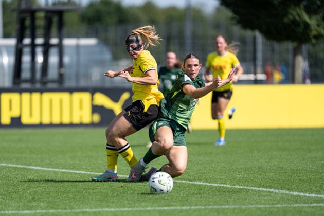 02.08.2026, GER Deutschland, Fussball, Saison 2026 2027, Testspiel zwischen Borussia Dortmund Frauen vs VfL Wolfburg II Ramona Maier (Borussia Dortmund Frauen, 7) im Zweikampf Dortmund BVB-Trainingsgelände Hohenbuschei Nordrhein Westfalen Deutschland *** August 2, 2026, GER Germany, Soccer, 2026–2027 Season, Friendly Match between Borussia Dortmund Women and VfL Wolfsburg II; Ramona Maier, Borussia Dortmund Women, No. 7 in a tackle; Dortmund BVB Training Facility, Hohenbuschei, North Rhine-Westphalia, Germany Copyright: xnordphotoxGmbHx xSchulzex