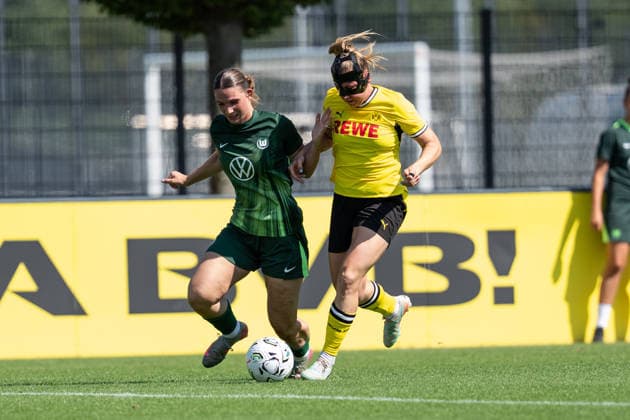 02.08.2026, GER Deutschland, Fussball, Saison 2026 2027, Testspiel zwischen Borussia Dortmund Frauen vs VfL Wolfburg II Ramona Maier (Borussia Dortmund Frauen, 7) im Zweikampf; Ganzkörper Ganzkoerper ; Ball am Fuss; Dortmund BVB-Trainingsgelände Hohenbuschei Nordrhein Westfalen Deutschland *** August 2, 2026, GER Germany, Soccer, 2026–2027 season, Friendly match between Borussia Dortmund Women and VfL Wolfsburg II; Ramona Maier of Borussia Dortmund Women, No. 7 in a tackle, full-body, ball at her feet, at the Borussia Dortmund (BVB) training facility in Hohenbuschei, North Rhine-Westphalia, Germany Copyright: xnordphotoxGmbHx xSchulzex