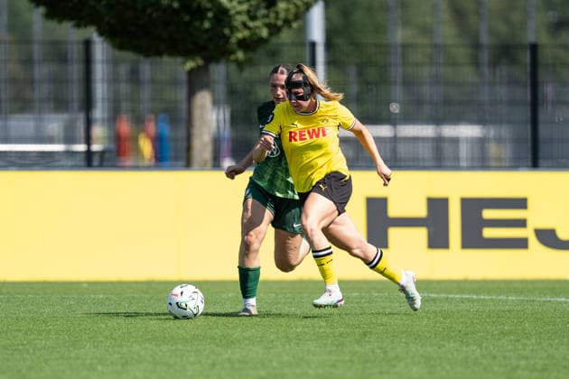 02.08.2026, GER Deutschland, Fussball, Saison 2026 2027, Testspiel zwischen Borussia Dortmund Frauen vs VfL Wolfburg II Ramona Maier (Borussia Dortmund Frauen, 7) im Zweikampf; Ganzkörper Ganzkoerper ; Ball am Fuss; Dortmund BVB-Trainingsgelände Hohenbuschei Nordrhein Westfalen Deutschland *** August 2, 2026, GER Germany, Soccer, 2026–2027 season, Friendly match between Borussia Dortmund Women and VfL Wolfsburg II; Ramona Maier of Borussia Dortmund Women, No. 7 in a tackle, full-body, ball at her feet, at the Borussia Dortmund (BVB) training facility in Hohenbuschei, North Rhine-Westphalia, Germany Copyright: xnordphotoxGmbHx xSchulzex