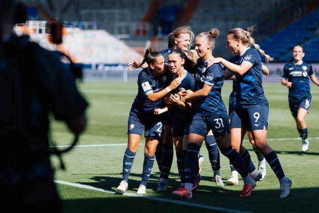 02.08.26, Women, Football, 2.Bundesliga, Season 2026 2027, VFL Bochum 1848 - Hertha BSC, Matchday 1 Anna-Luisa Figueira Marques (21), VfL Bochum goal celebration for the 3:0 with the team BOCHUM Vonovia Ruhrstadion NRW Deutschland