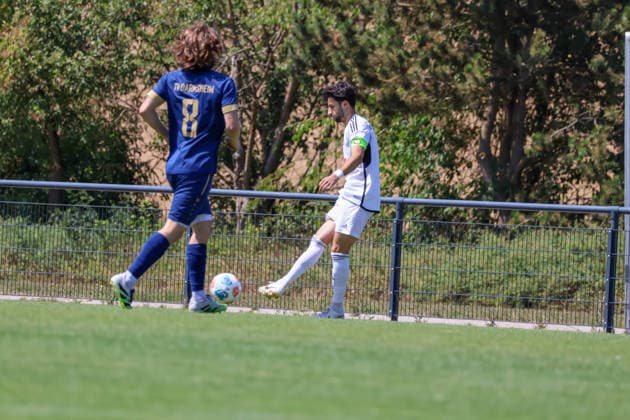 Sindelfingens Kapitän Gianluca Gamuzza (VFL Sindelfingen, 10) am Ball Benefizspiel. Darmsheim, Fußball, Sindelfingen Eibner-Pressefoto Noah Schubert Benefizspiel. Darmsheim, Fußball, Sindelfingen Darmsheim *** Sindelfingen captain Gianluca Gamuzza, VFL Sindelfingen, No. 10 on the ball, Darmsheim charity match, soccer, Sindelfingen; Eibner press photo of Noah Schubert, Darmsheim charity match, soccer, Sindelfingen, Darmsheim Copyright: xEibner-Pressefotox NoahxSchubertx EP_hec