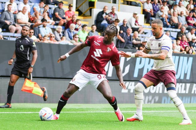 BURNLEY, ENGLAND - AUGUST 2: Eybi Njie of Torino controls the ball from Kyle Walker of Burnley during the pre-season friendly match between Burnley and Torino at Turf Moor on August 2, 2026 in Burnley, England.  Copyright: xSeanxChandlerx xSPPx Sportspressphoto_SPR199421