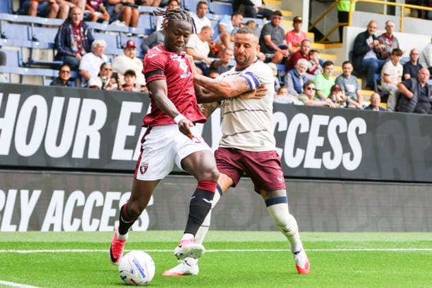 BURNLEY, ENGLAND - AUGUST 2: Eybi Njie of Torino controls the ball from Kyle Walker of Burnley during the pre-season friendly match between Burnley and Torino at Turf Moor on August 2, 2026 in Burnley, England.  Copyright: xSeanxChandlerx xSPPx Sportspressphoto_SPR199422