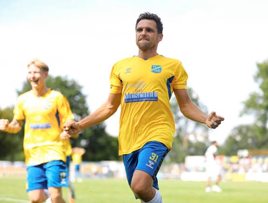 Foto : Mirco Boland (Todesfelde) feiert seinen Treffer zum 5-4 Fussball Regionalliga Nord , 1. Spieltag am So. 02.08.2026 SV Todesfelde - FC St. Pauli II *** Photo by Mirco Boland: Todesfelde celebrates its goal to make the score 5–4. Soccer, Regionalliga Nord, Matchday 1, Sun, Aug. 2, 2026: SV Todesfelde vs. FC St. Pauli II