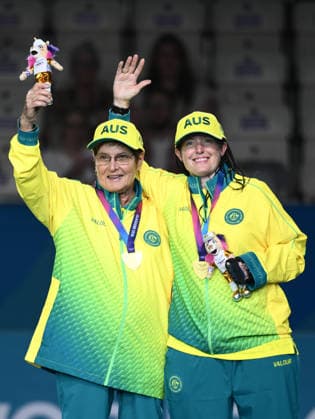 COM26 BOWLS, Gold medalists Louise Hoskins and Serena Bonnell of Australia celebrate during the medal ceremony for the Para Women™s Pairs B6-B8 Gold Medal match between Australia and New Zealand during the Glasgow 2026 Commonwealth Games at SEC Centre Hall 3 in Glasgow, Scotland, Sunday, August 2, 2026. ( NO ARCHIVING, EDITORIAL USE ONLY Glasgow Scotland United Kingdom  Copyright: xJOELxCARRETTx 20260803114786125022