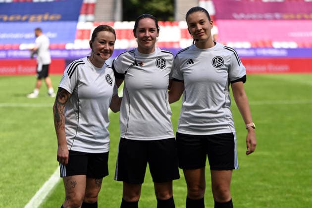 Schiedsrichter Trio Antonia Tucholski Annika Schwörer Larissa Kühl 2. Bundesliga Frauen SGS Essen Eintracht Frankfurt II 02.08.2026 Schiedsrichter Trio Antonia Tucholski, Annika Schwörer & Larissa Kühl, 2. Bundesliga der Frauen, 01. Spieltag, SGS Essen gegen Eintracht Frankfurt II am 02. August 2026 im Stadion an der Hafenstraße, Essen. Endstand 3:1, vor 1.021 Zuschauern *** Referee Trio: Antonia Tucholski, Annika Schwörer, Larissa Kühl; Women’s 2. Bundesliga: SGS Essen vs. Eintracht Frankfurt II, August 2, 2026; Referee Trio: Antonia Tucholski, Annika Schwörer, Larissa Kühl; Women’s 2. Bundesliga, Matchday 1, SGS Essen vs. Eintracht Frankfurt II on August 2, 2026, at the Stadion an der Hafenstraße in Essen; final score 3–1, in front of 1,021 spectators