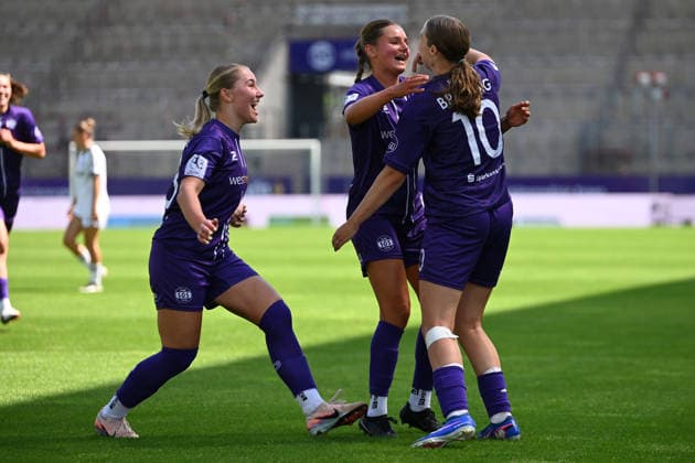 Torjubel 2. Bundesliga Frauen SGS Essen Eintracht Frankfurt II 02.08.2026 Torjubel der SGS Essen, 2. Bundesliga der Frauen, 01. Spieltag, SGS Essen gegen Eintracht Frankfurt II am 02. August 2026 im Stadion an der Hafenstraße, Essen. Endstand 3:1, vor 1.021 Zuschauern *** Goal Celebration: Women s 2. Bundesliga, SGS Essen vs. Eintracht Frankfurt II, August 2, 2026. Goal celebration by SGS Essen, Women s 2. Bundesliga, Matchday 1, SGS Essen vs. Eintracht Frankfurt II on August 2, 2026, at the Stadion an der Hafenstraße in Essen; final score 3–1, in front of 1,021 spectators